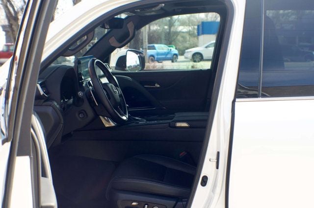 2023 Lexus LX Premium Pkg/Heated&Cooled Front-Rear Seats/Blind Spot/NAV/360Cam - 22985532 - 16