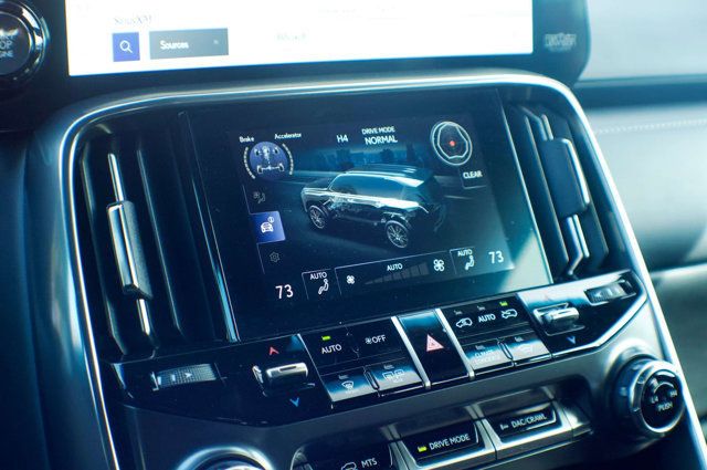 2023 Lexus LX Premium Pkg/Heated&Cooled Front-Rear Seats/Blind Spot/NAV/360Cam - 22985532 - 24