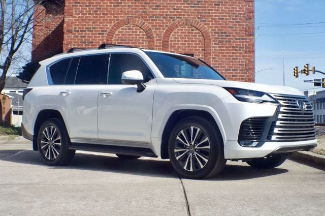 2023 Lexus LX Premium Pkg/Heated&Cooled Front-Rear Seats/Blind Spot/NAV/360Cam - 22985532 - 2