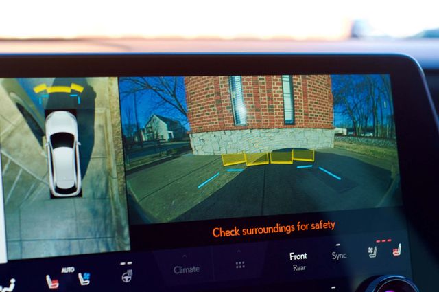 2023 Lexus RX Luxury/Heated&CooledFront&RearSeats/PowerMoonroof/BackupCamera - 22970306 - 34