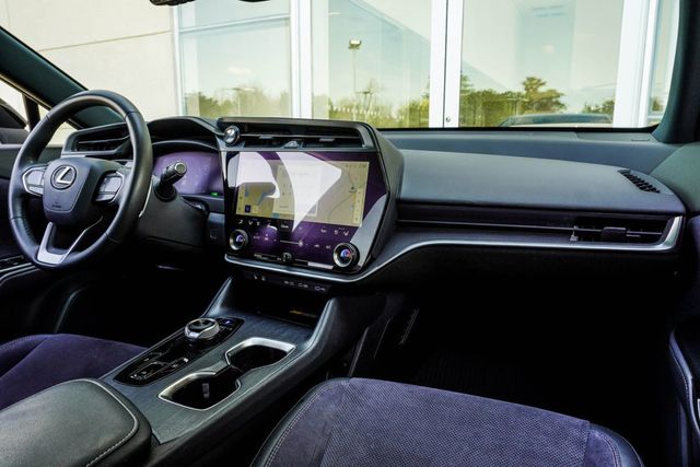 2023 Lexus RZ RZ 450e Luxury AWD - 22993533 - 17