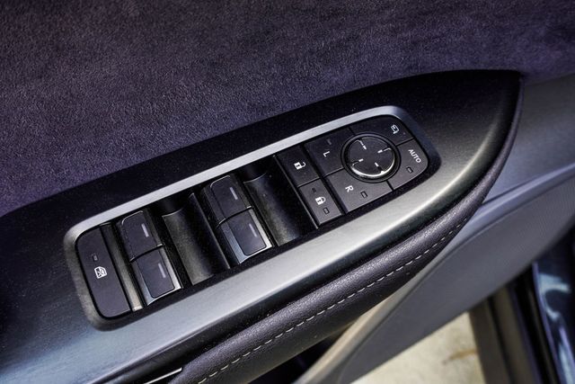 2023 Lexus RZ RZ 450e Luxury AWD - 22993533 - 32