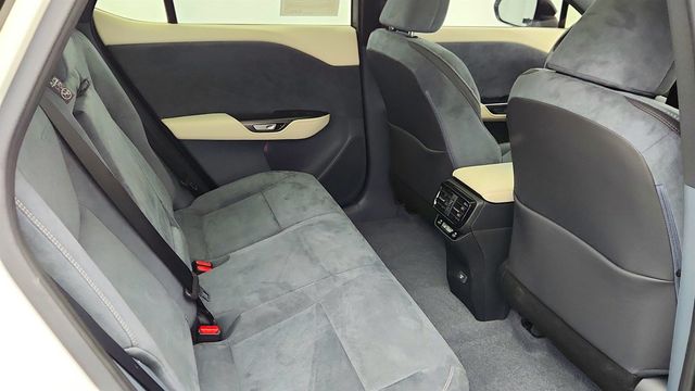 2023 Lexus RZ RZ 450e Luxury AWD w/ Panoramic Glass Roof & Heated Seats - 22999404 - 19