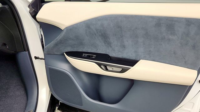 2023 Lexus RZ RZ 450e Luxury AWD w/ Panoramic Glass Roof & Heated Seats - 22999404 - 22