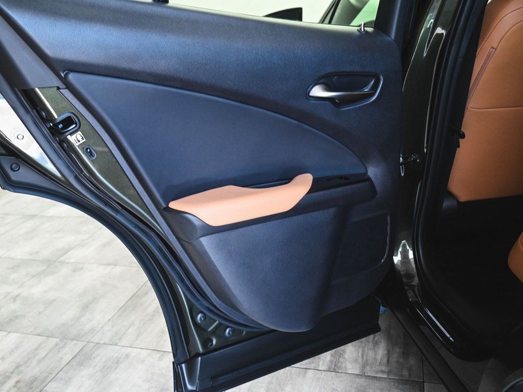 2023 Lexus UX 250h Premium photo 10