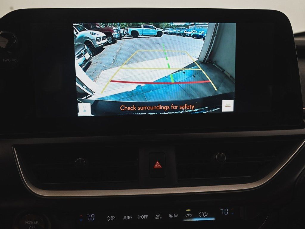 2023 Lexus UX 250h Premium photo 16
