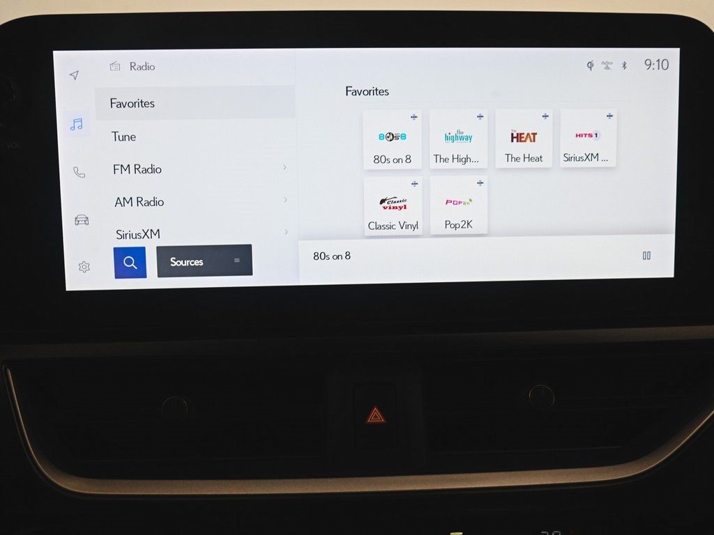 2023 Lexus UX 250h Premium photo 18