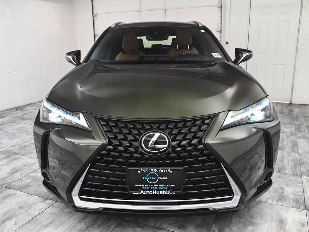 2023 Lexus UX 250h Premium photo 2
