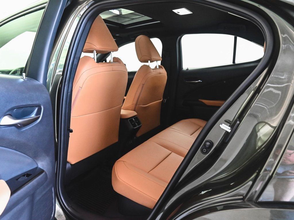 2023 Lexus UX 250h Premium photo 28