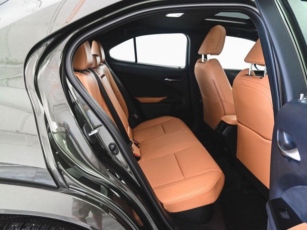 2023 Lexus UX 250h Premium photo 29