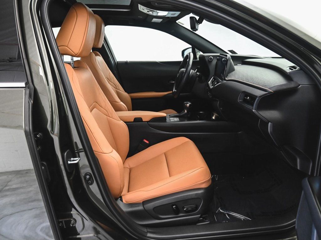 2023 Lexus UX 250h Premium photo 31