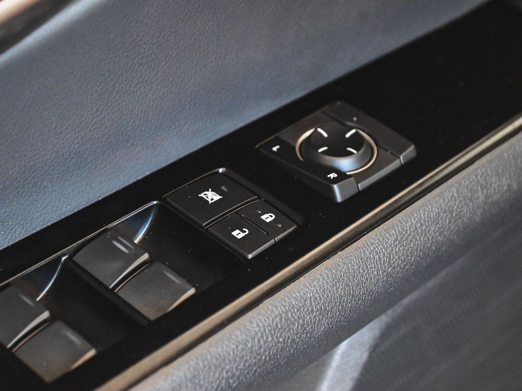 2023 Lexus UX 250h Premium photo 9