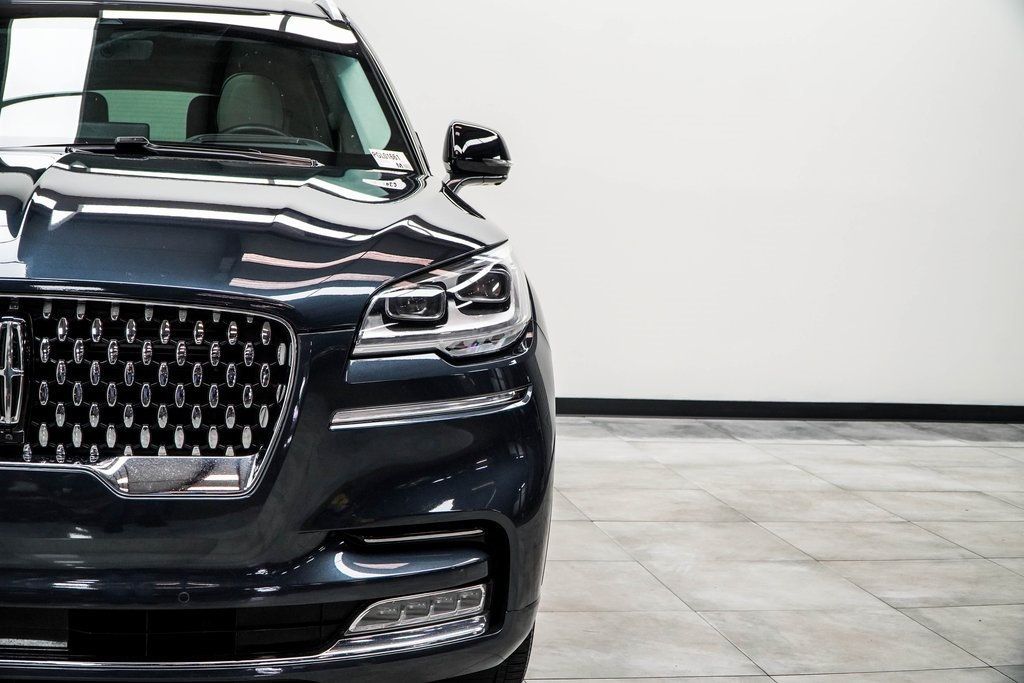 2023 Lincoln Aviator Black Label photo 2