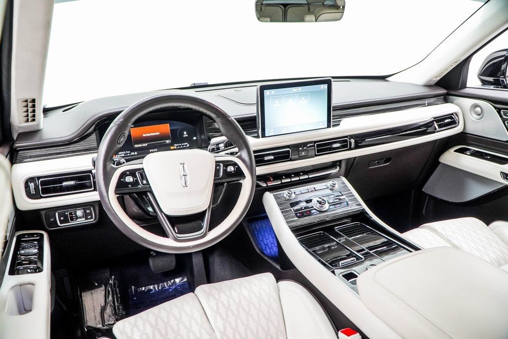 2023 Lincoln Aviator Black Label photo 3