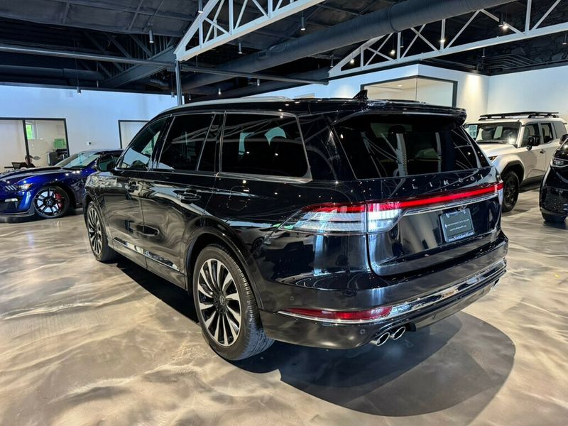2023 Lincoln Aviator Black Label Grand Touring photo 3