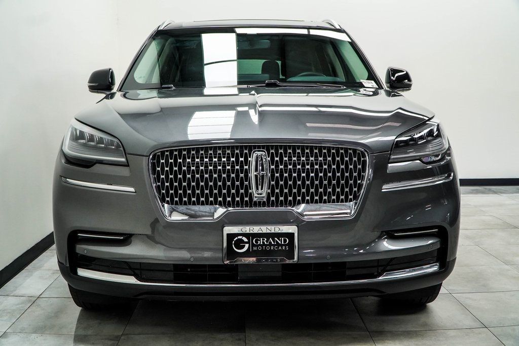2023 Lincoln Aviator Standard photo 2