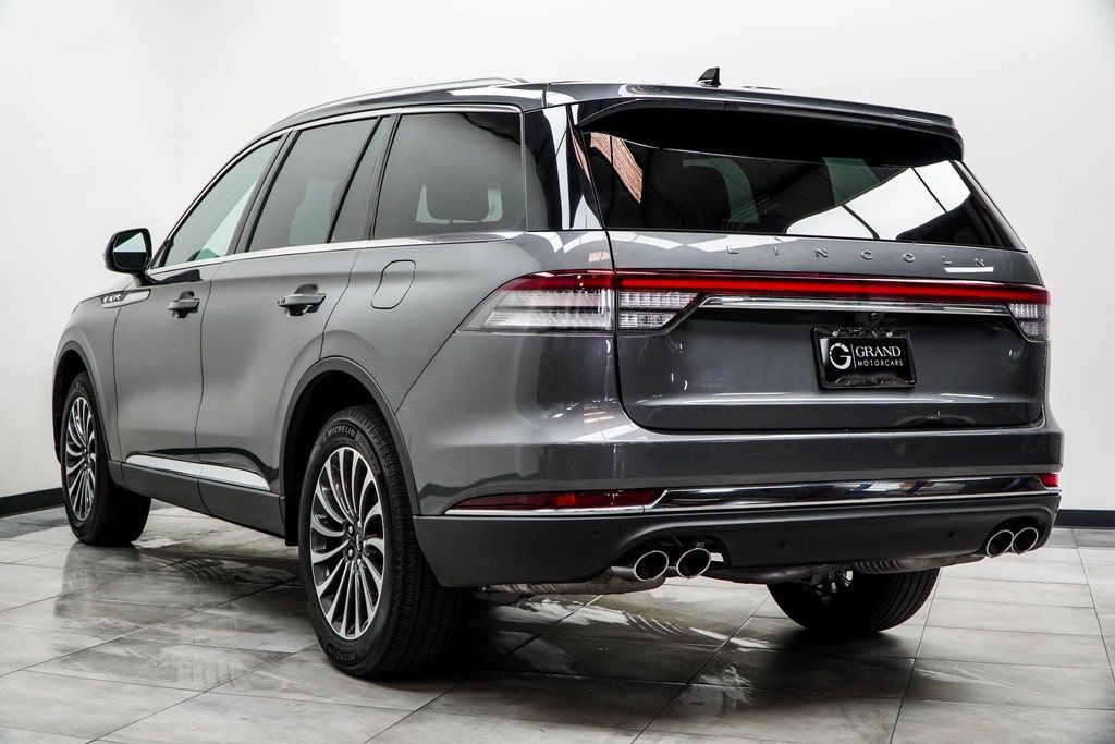 2023 Lincoln Aviator Standard photo 8
