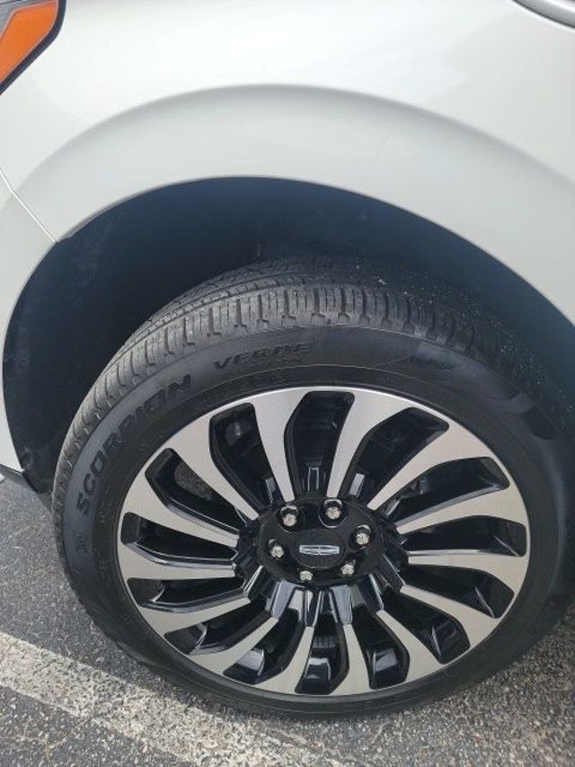 2023 Lincoln Navigator Black Label 4x4 - 23010191 - 1