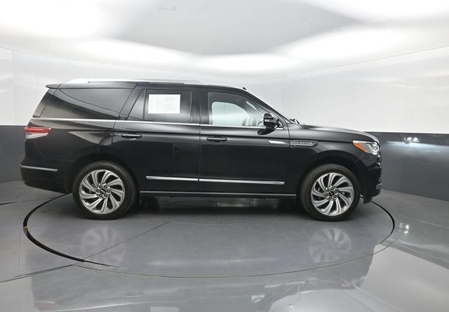 2023 Lincoln Navigator Reserve 4x2 - 23021031 - 32