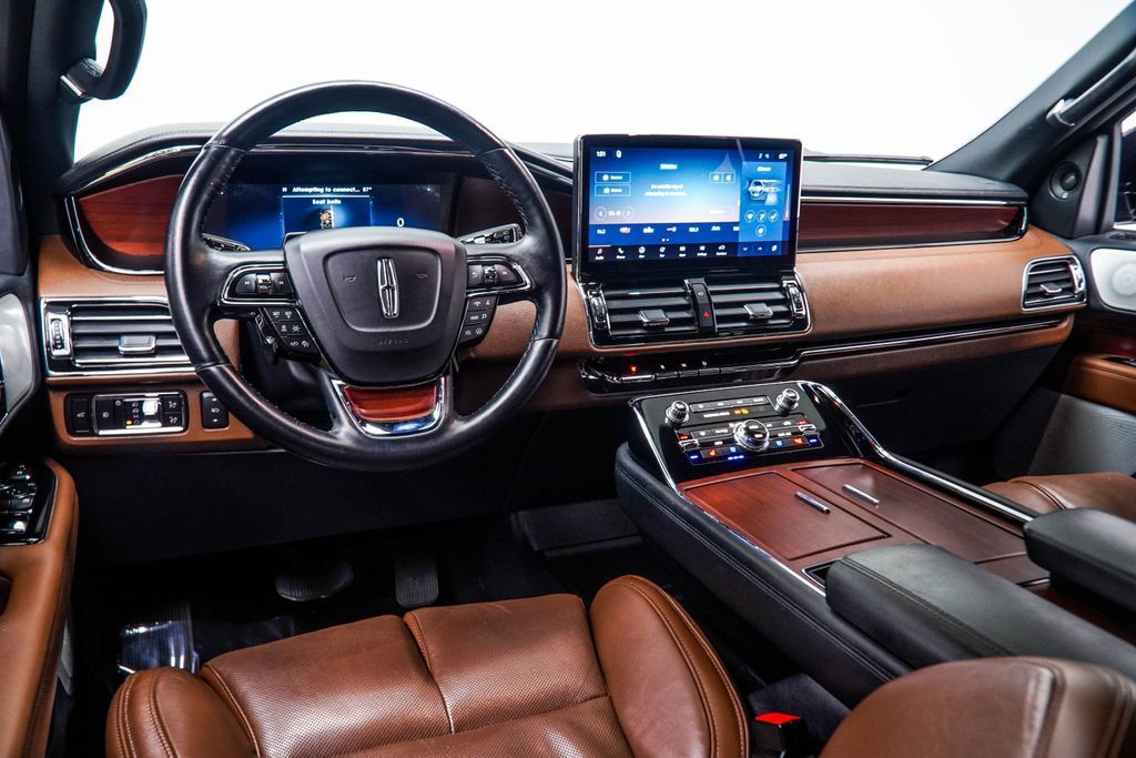 Lincoln Navigator photo 16