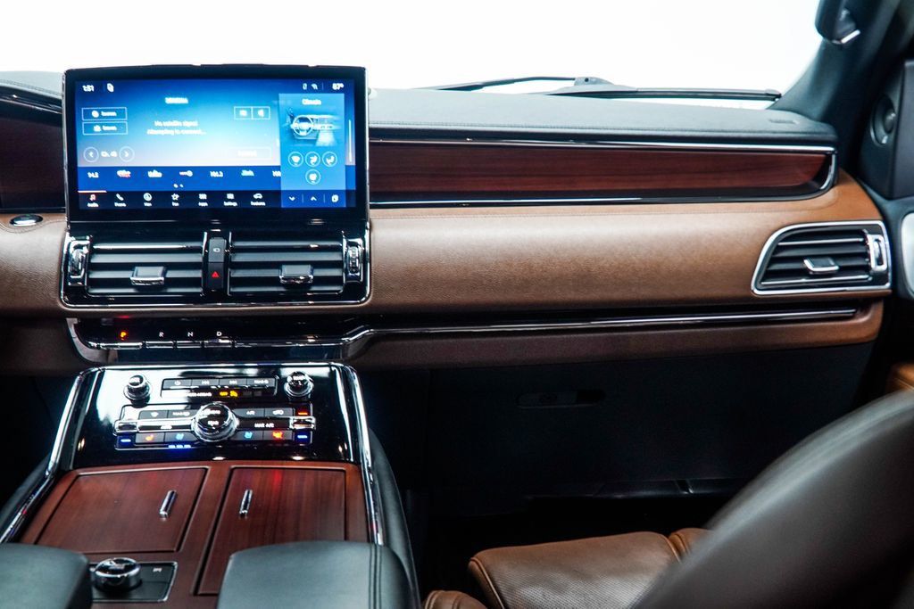 Lincoln Navigator photo 18