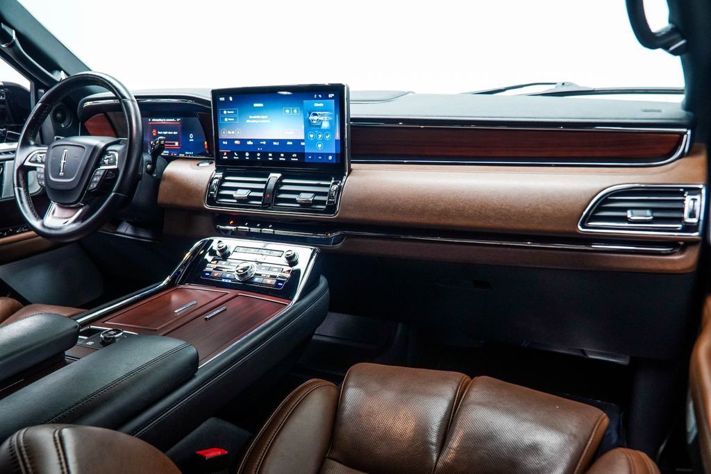 Lincoln Navigator photo 19