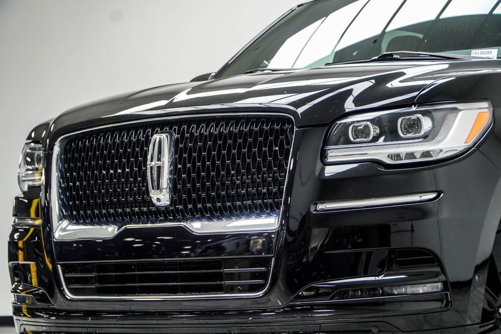 Lincoln Navigator photo 2