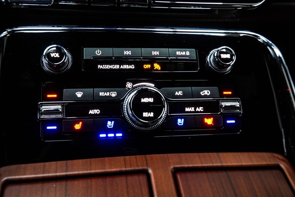 Lincoln Navigator photo 21