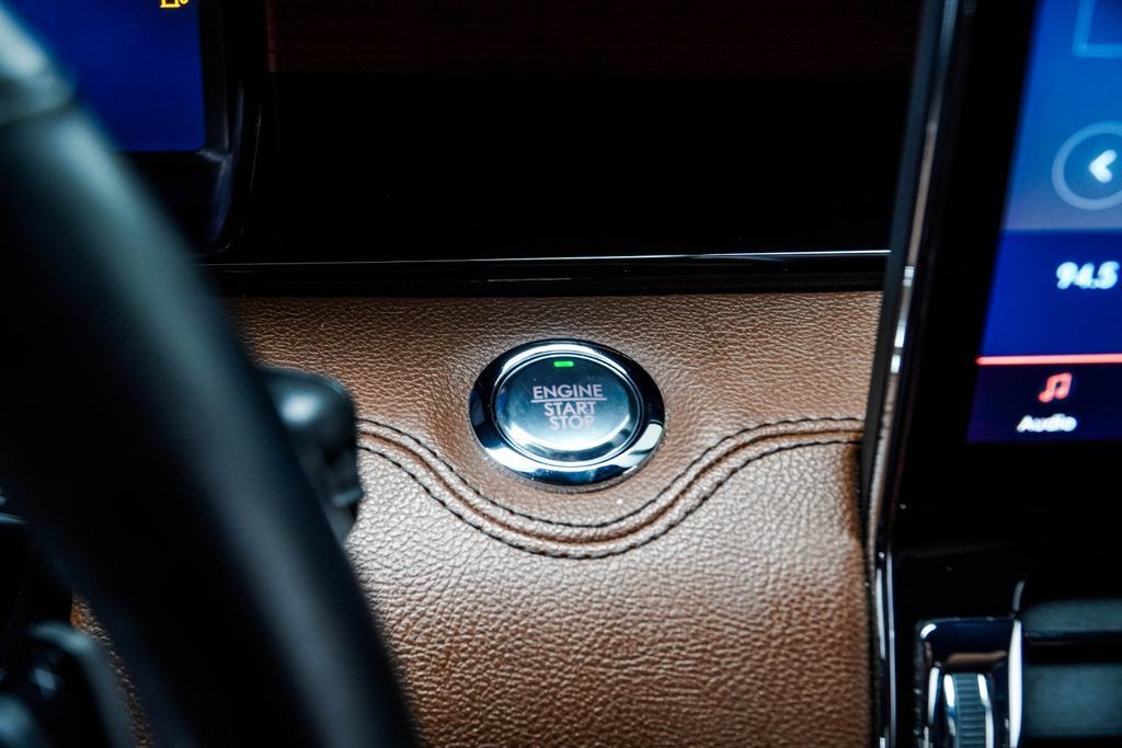 Lincoln Navigator photo 23
