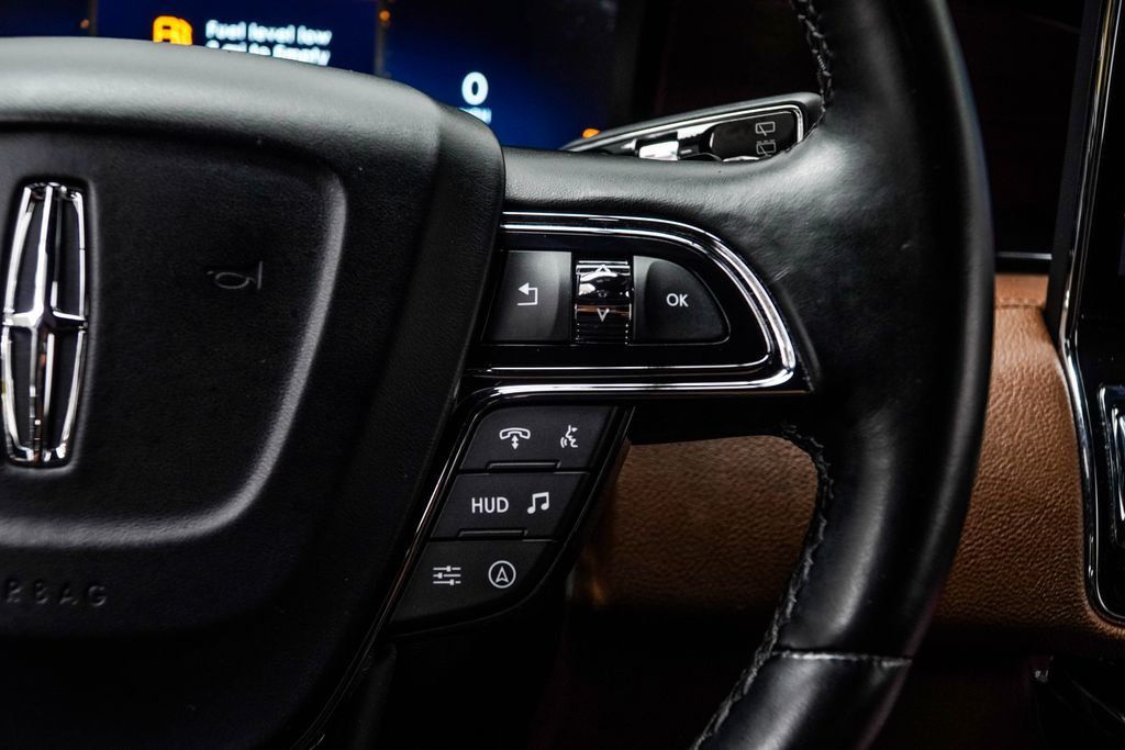 Lincoln Navigator photo 32