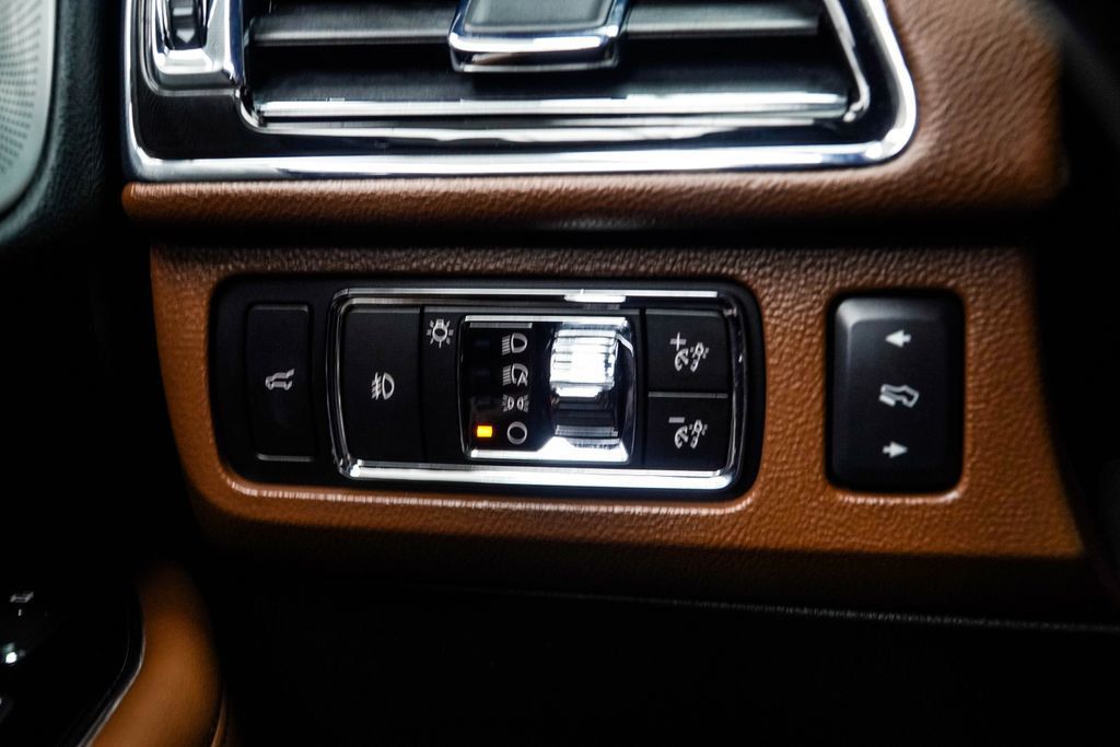 Lincoln Navigator photo 34