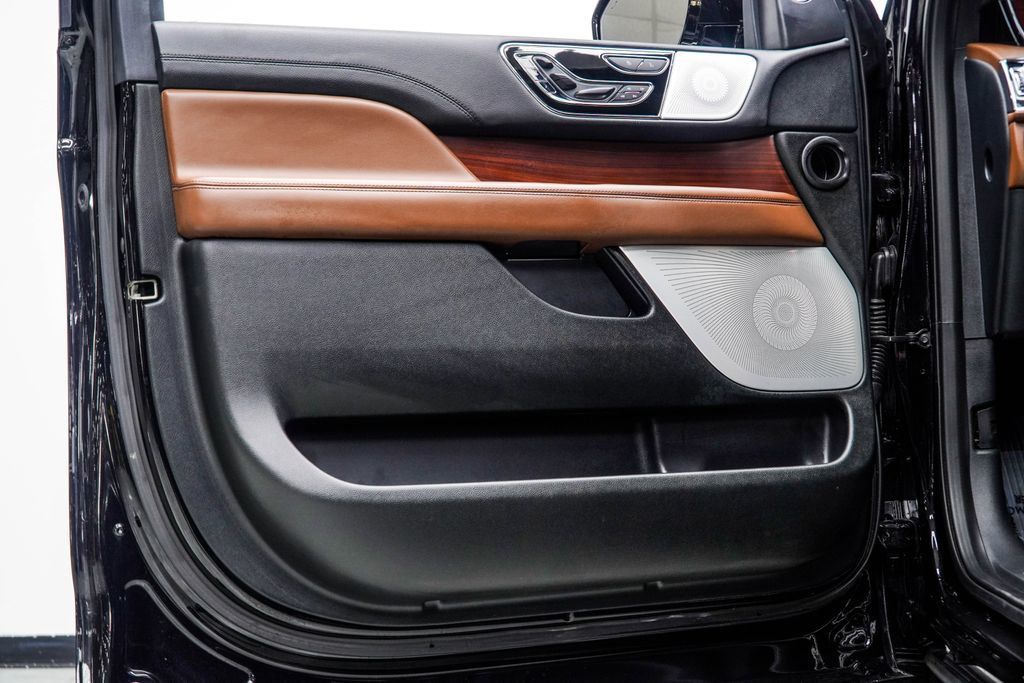Lincoln Navigator photo 36