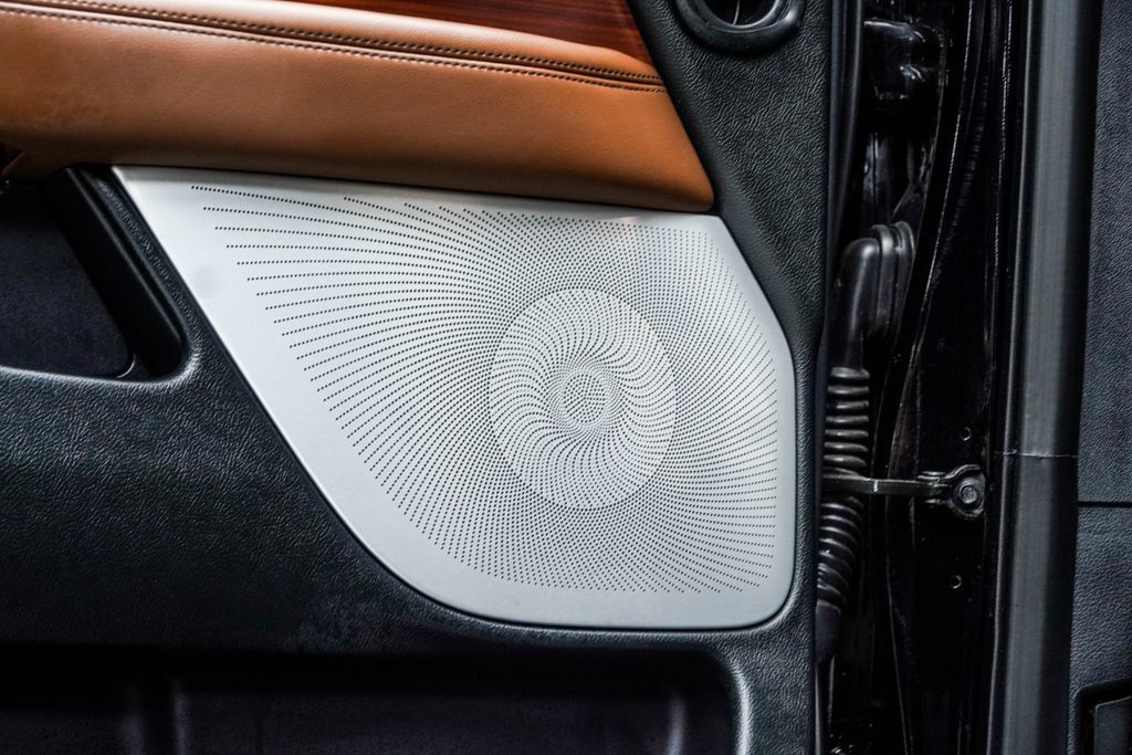 Lincoln Navigator photo 37