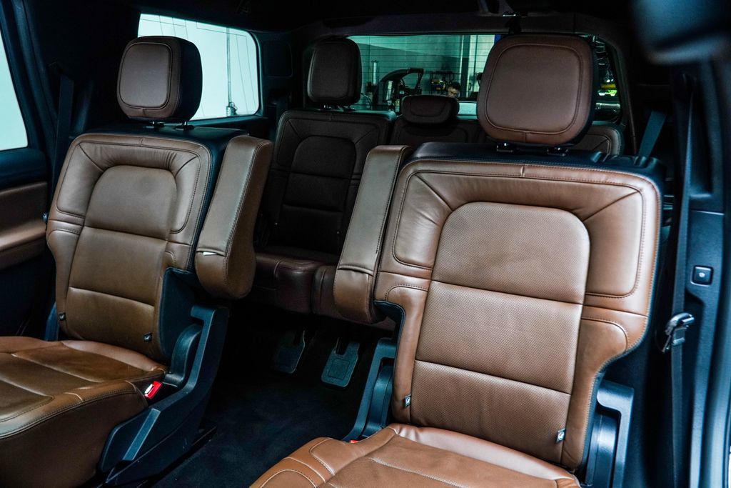 Lincoln Navigator photo 44