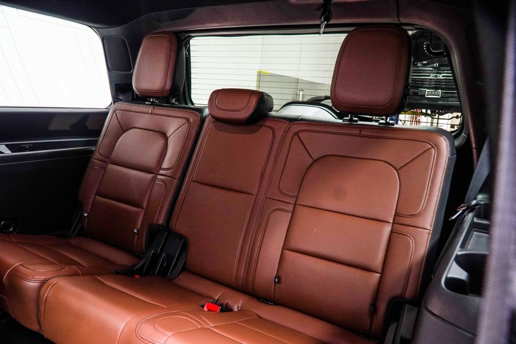 Lincoln Navigator photo 47