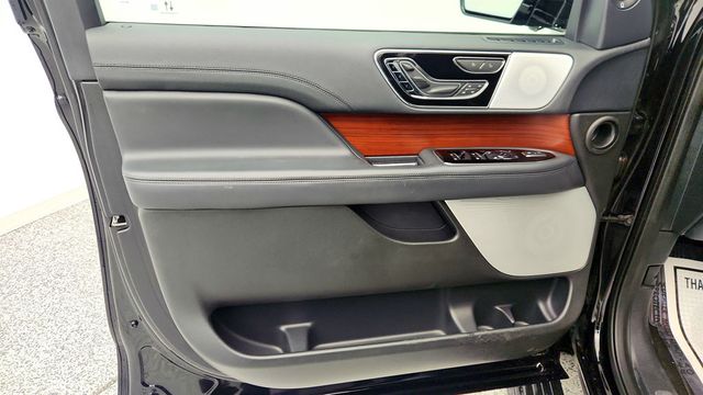 2023 Lincoln Navigator Reserve 4x4 with Equipment 201A & 22'' Wheels - 22963038 - 10