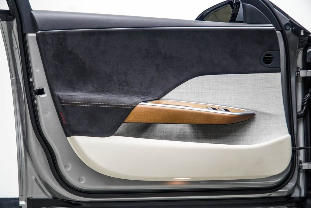 Lucid Air photo 37