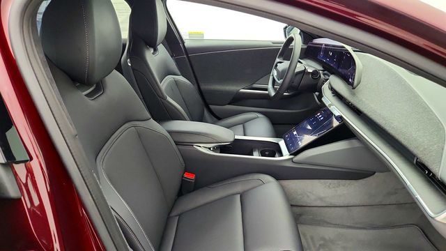 2023 Lucid Air Pure AWD with 19'' Aero Range Wheels - 23026901 - 25