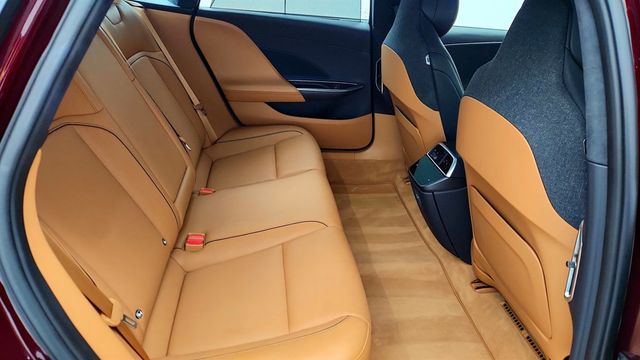 2023 Lucid Air Touring AWD with 20'' Wheels (384-Mile Range) - 22972378 - 22