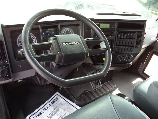 2023 Mack MD6 w/ 26ft Refrigerated Box Thermo King T-1000 & Liftgate - 22872074 - 34