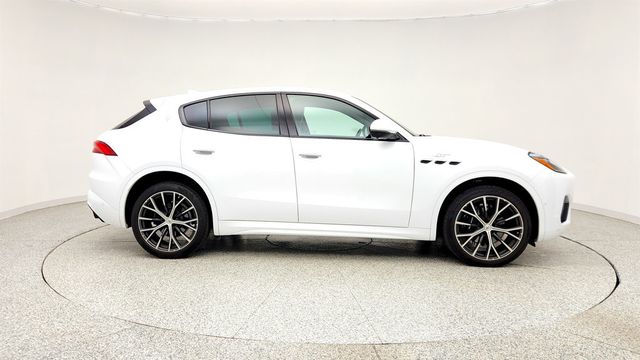 2023 Maserati Grecale GT AWD w/ 21'' Wheels, Driver Assist. Pkg & Neroissimo Pkg - 23022540 - 3