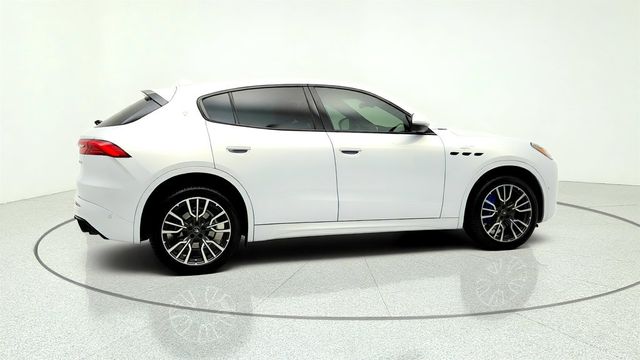 2023 Maserati Grecale GT AWD w/ Nerissimo Pkg & Driver Assistance Pkg L1 - 23046003 - 3