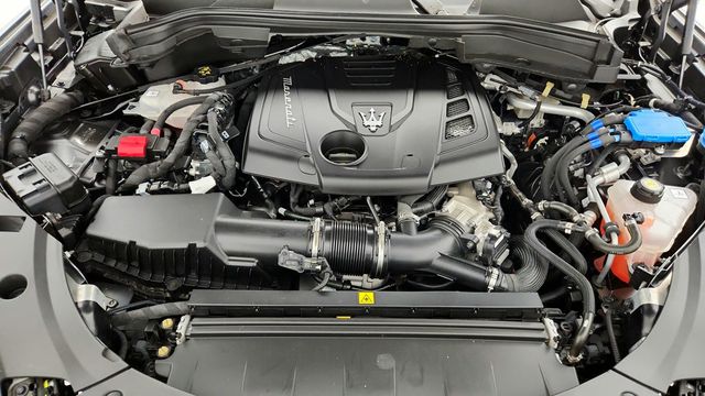 2023 Maserati Grecale Modena AWD with Piano Black Wood Trim - 22947384 - 27