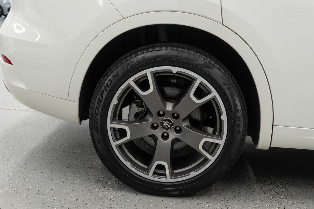Maserati Levante photo 36