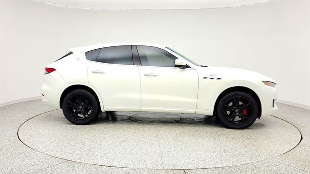 2023 Maserati Levante GT AWD w/ Premium harman/kardon 900W Audio & Red Leather - 23002211 - 3