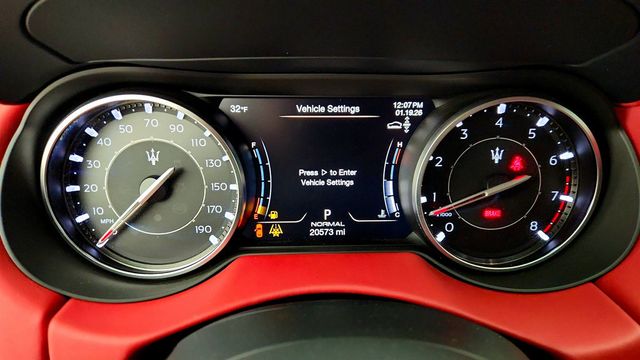 2023 Maserati Levante Modena AWD with Full Natural Drilled Leather & Sportivo Package - 22973908 - 14