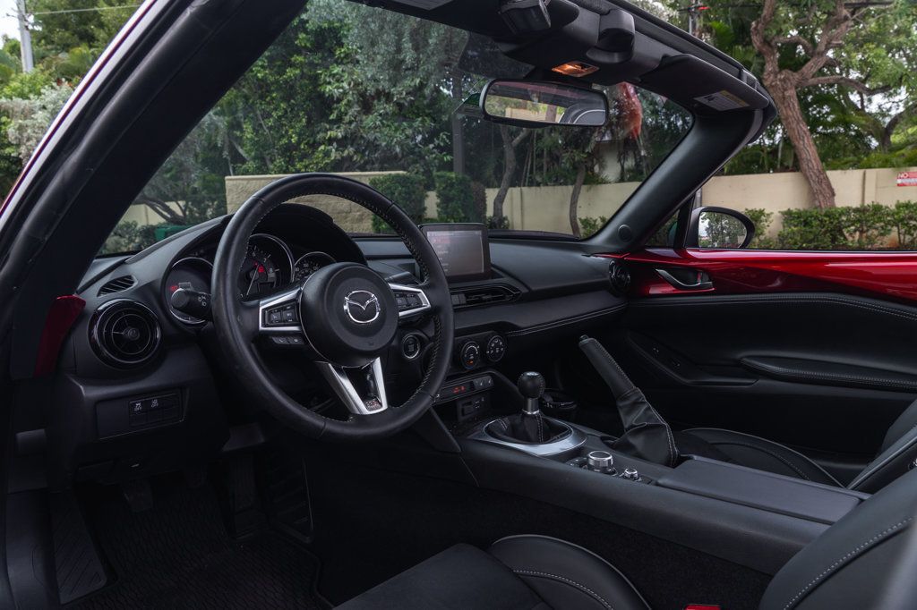 2023 Mazda MX-5 Miata Miata RF photo 13