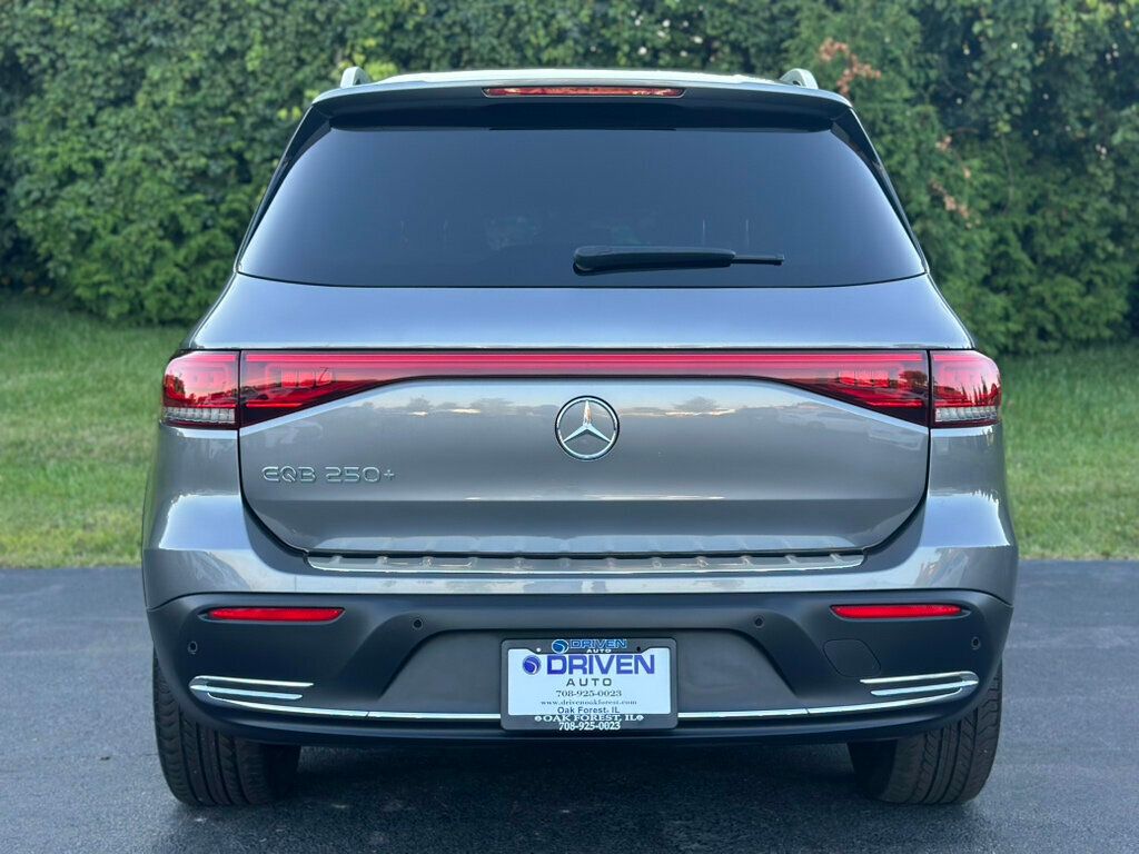 2023 Mercedes Benz EQB photo 3