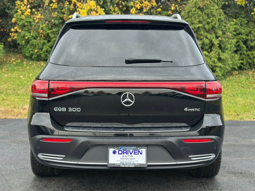 2023 Mercedes Benz EQB 300 4MATIC photo 4