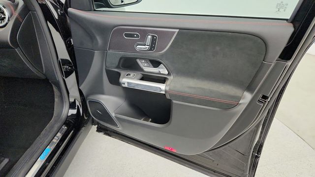 2023 Mercedes-Benz EQB EQB 300 4MATIC SUV, Pinnacle w/ AMG Night Package & Panorama Roo - 22942907 - 25